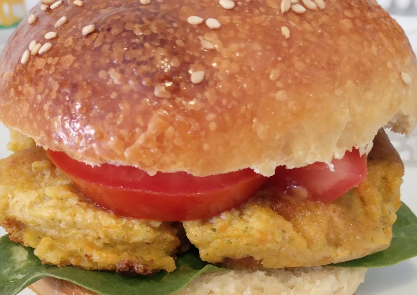 Hamburguesas caseras de br贸coli, patata, zanahoria y avena 馃挏