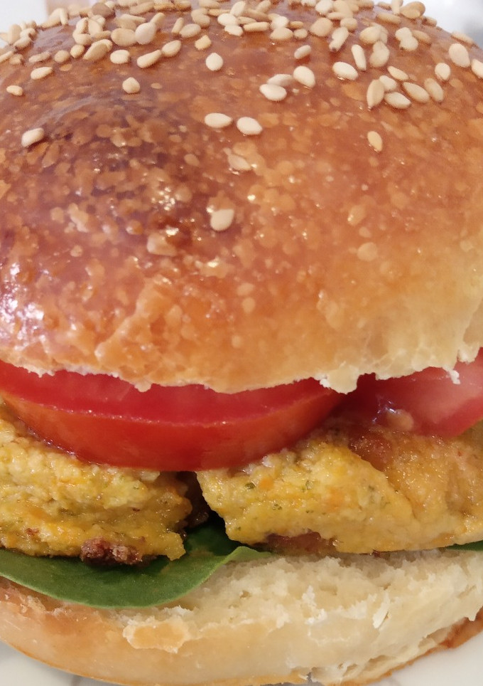 Una foto de Hamburguesas caseras de brócoli, patata, zanahoria y avena 💜