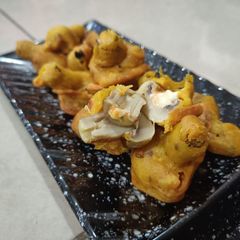 A picture of Cheese Stuffed Mushroom Pakoda.