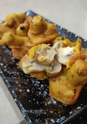 A picture of Cheese Stuffed Mushroom Pakoda.
