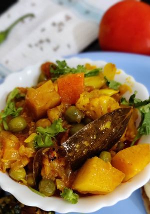 मिक्स सब्ज़ी (mix sabzi recipe in Hindi) रेसिपी मुख्य फोटो