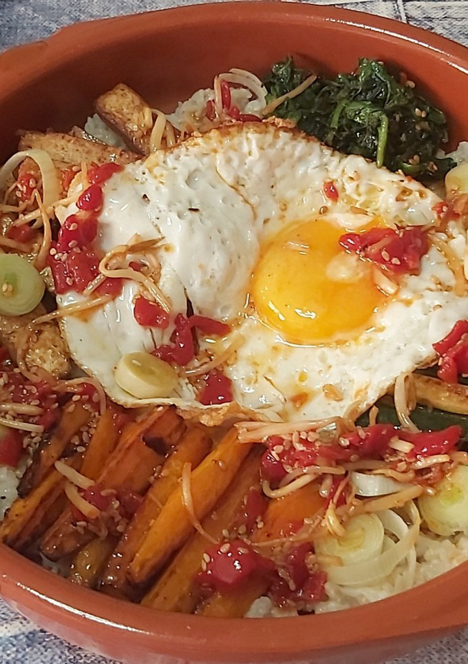 Una foto de Cazuela nutritiva bibimbap