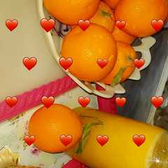 Une photo de عصير البرتقال والليمون 🍊🍋🍹🍹