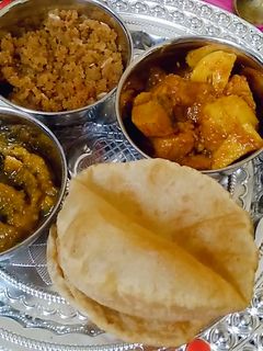 करवा चौथ स्पेशल थाली (Special Thali recipe in Hindi) रेसिपी मुख्य फोटो