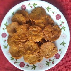 A picture of Garlicky Farsi Varki Puri.