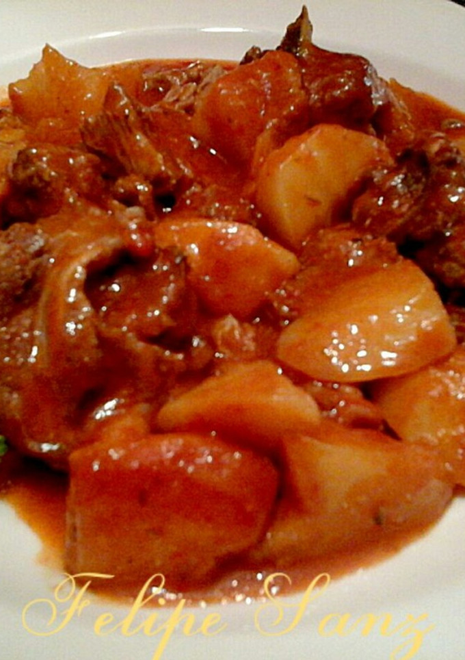 Una foto de Caldereta de cordero con patatas