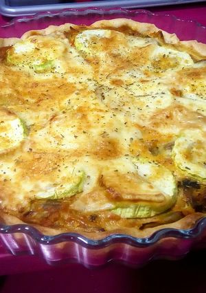 Foto principal de Quiche de alcachofas, champiñón, tomate, calabacín y queso gratén