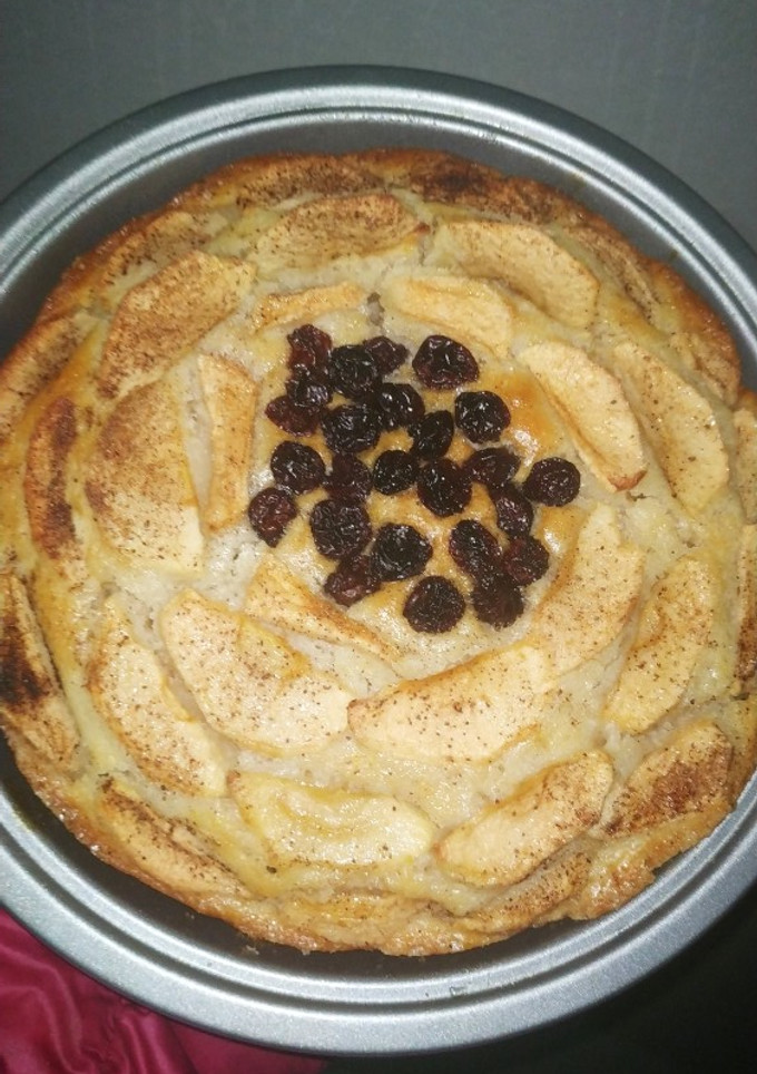 Una foto de Tarta de manzana con pasas de uva❣️😍