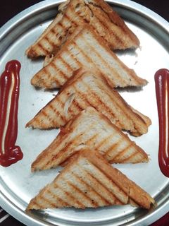 પનીર ચીઝ સેન્ડવીચ (Paneer Cheese Sandwich Recipe In Gujarati) રેસીપી મુખ્ય ફોટો
