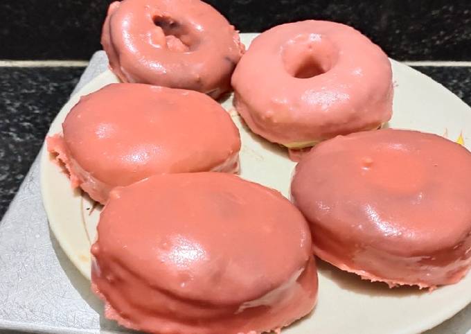 Langkah Mudah untuk Membuat Strawberry chocolate donuts yang Enak