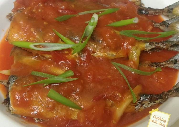 Bahan-bahan Ikan siram saos tomat yang nikmat dan Mudah Dibuat