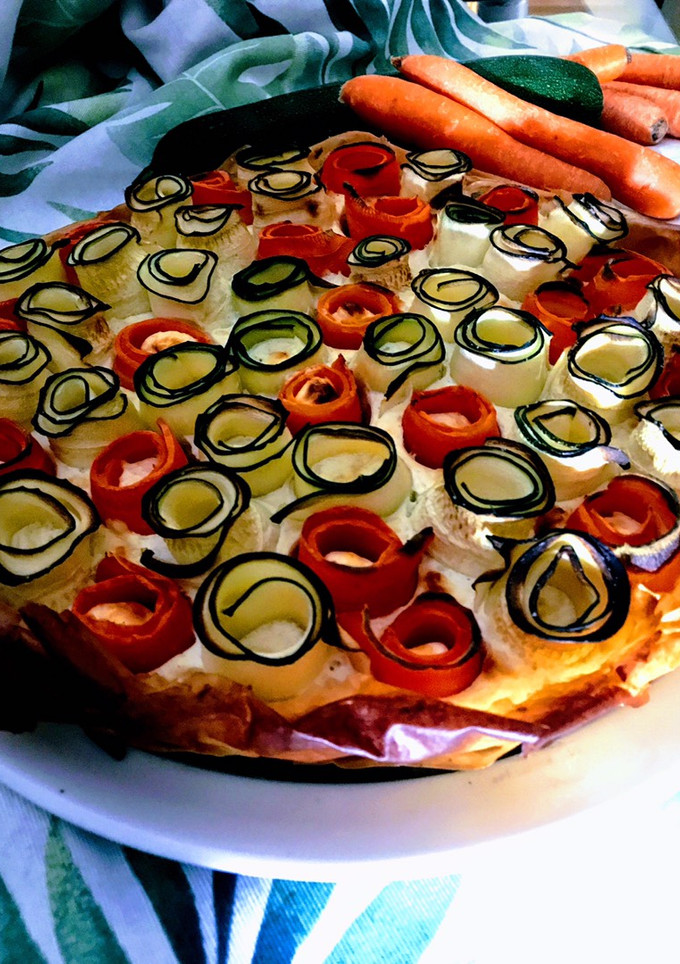 Una foto de Tarta de verduras en espiral con pasta brick