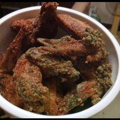 A picture of My garlic parmesan wings.