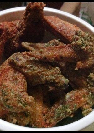 A picture of My garlic parmesan wings.