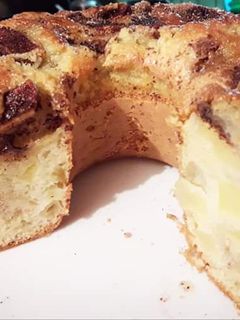 Una foto de Torta Súper Fácil húmeda de manzana 🍎