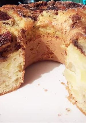 Una foto de Torta Súper Fácil húmeda de manzana 🍎