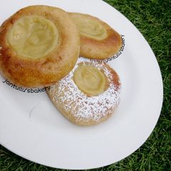 A picture of Cream Custard Buns.