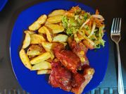 Una foto de ensalada para acompañar una barbacoa