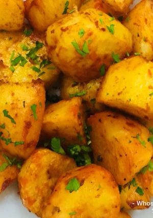A picture of Whosayna’s Chilli Garlic Baked Potatoes.