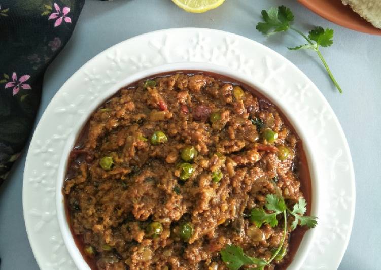 Kheema Matar (Mutton Mince With Green Peas)