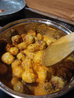 Una foto de Albóndigas de pollo en salsa