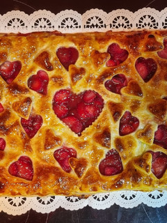 Una foto de Tarta de fresas especial San Valentín 🍓🥰
