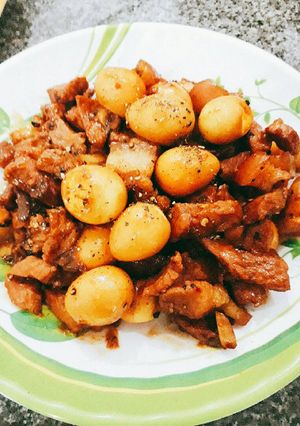 Hình của món Thịt kho trứng cút.