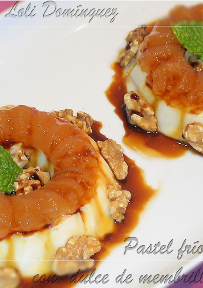Una foto de Pastel frío de queso con dulce de membrillo y nueces