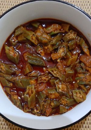 A picture of Bhindi curry/ladies finger curry.