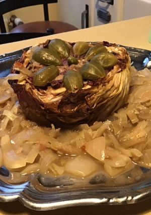 Une photo de Trévise farcie aux anchois,parmesan et câpres italiennes et sa couronne d oignons de roscoff