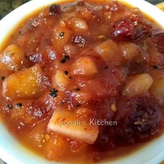 A picture of Pineapple Cranberry Chutney.