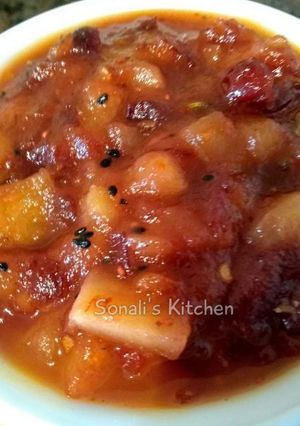 A picture of Pineapple Cranberry Chutney.