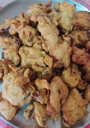 A picture of Potato onion pakoras.