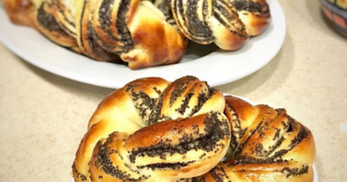 Печем булочки с маком. Булочка с маком. Красивые булочки с маком. Булочка витушка с маком. Сочные булки с маком