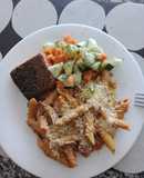 Pasta o gnocchis con Salsa de pimentón y salmón