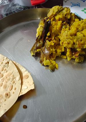 વેજીટેબલ મસાલા ખીચડી (Vegetable Masala Khichdi Recipe In Gujarati) રેસીપી મુખ્ય ફોટો