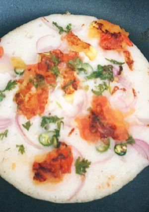 प्याज़ टमाटर उत्तपम (Pyaz tamatar uttapam recipe in hindi) रेसिपी मुख्य फोटो