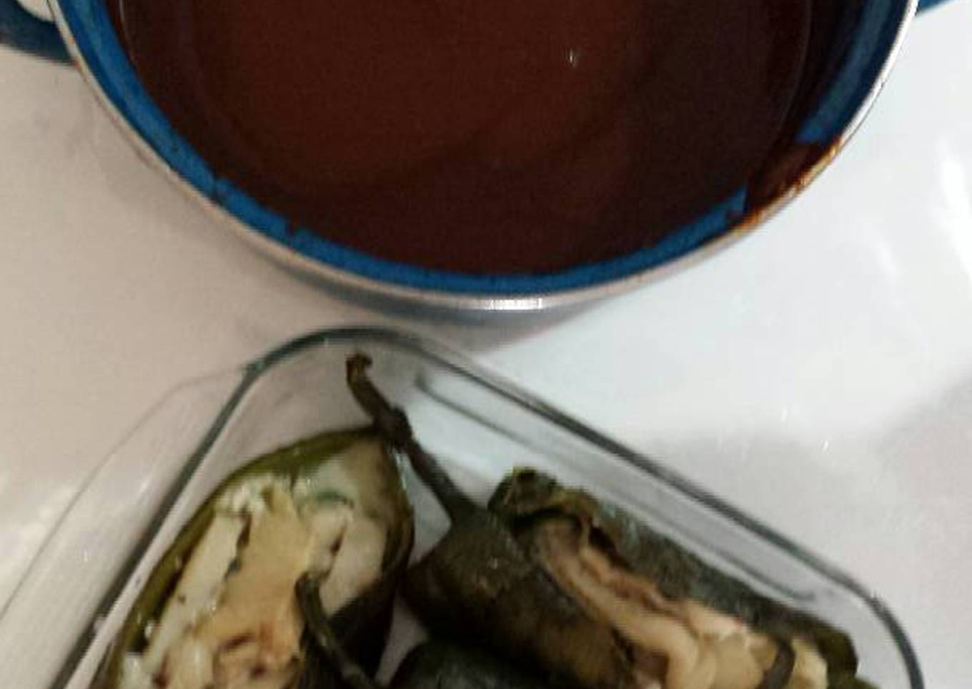 Chiles rellenos de setas en salsa de pasilla 馃槉