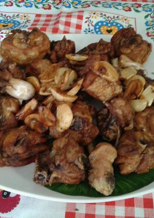 Una foto de Pollo aliñado y frito