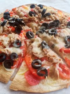 Foto de Pizza de Atum em Tortilha de Trigo