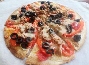 Foto de Pizza de Atum em Tortilha de Trigo