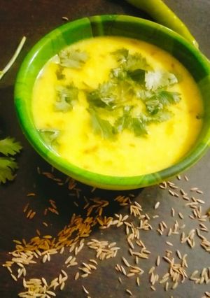 ગુજરાતી કઢી (Gujarati Kadhi Recipe In Gujarati) રેસીપી મુખ્ય ફોટો
