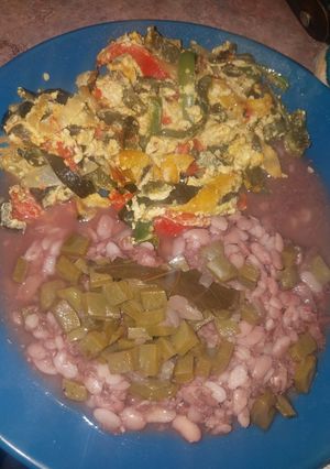A picture of Rajas con huevo.