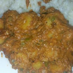 A picture of Matoke in peanut butter sauce.