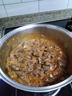 Una foto de Higaditos de pollo en salsa