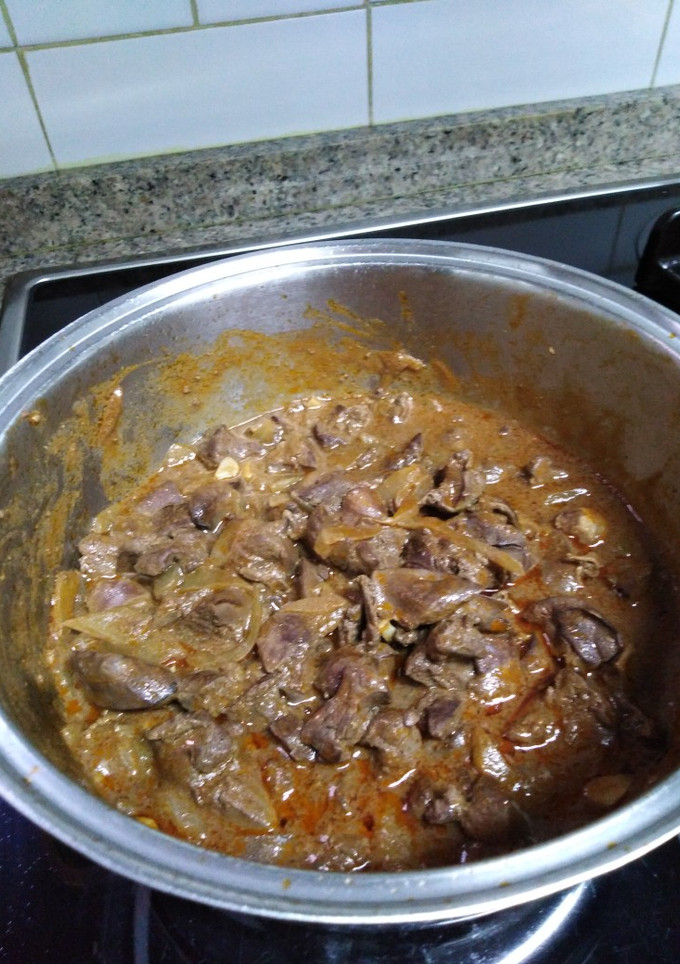 Una foto de Higaditos de pollo en salsa