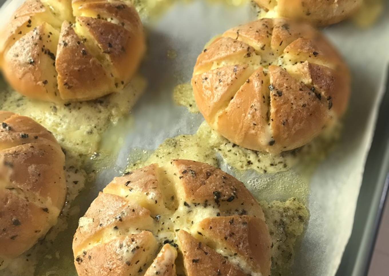 Korean Garlic Cheese Bread 🥖 🧄