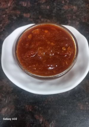 A picture of Hot Garlic Sauce.