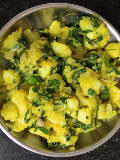 આલુ મેથી ડ્રાય(Aloo Methi dry recipe in Gujarati) રેસીપી મુખ્ય ફોટો