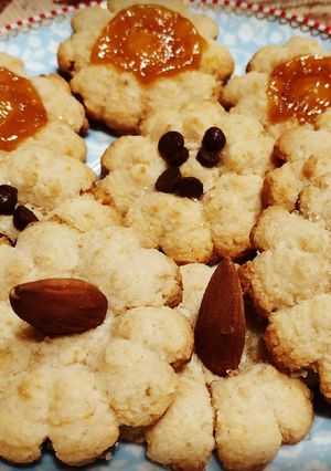 Foto di Dolcetti a base di frolla con farina di mandorle e cannella
